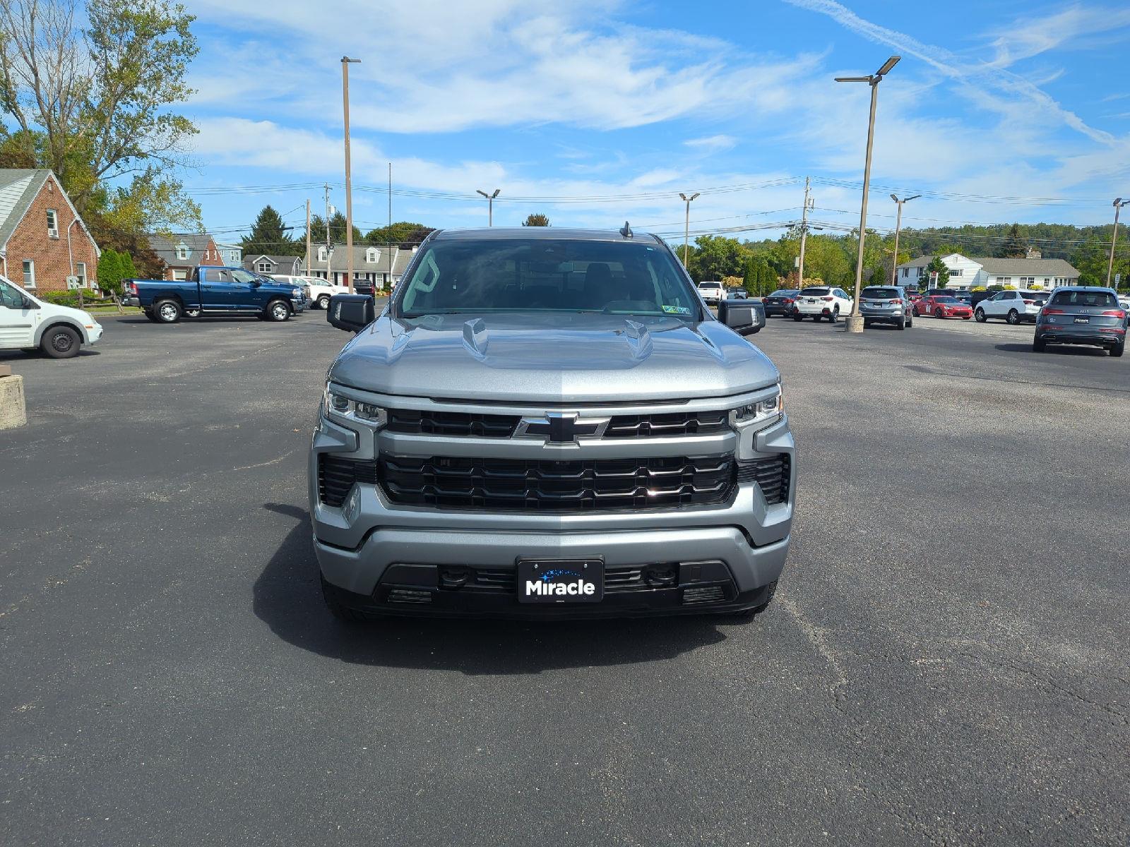 2023 Chevrolet Silverado 1500 RST photo 2