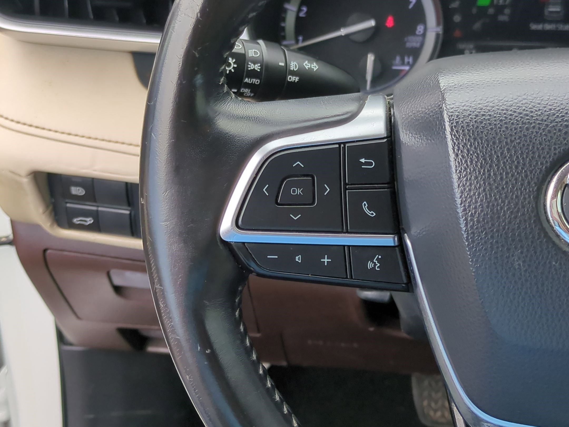2021 Toyota Highlander XLE photo 14