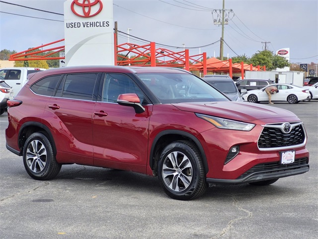 2022 Toyota Highlander XLE's photo