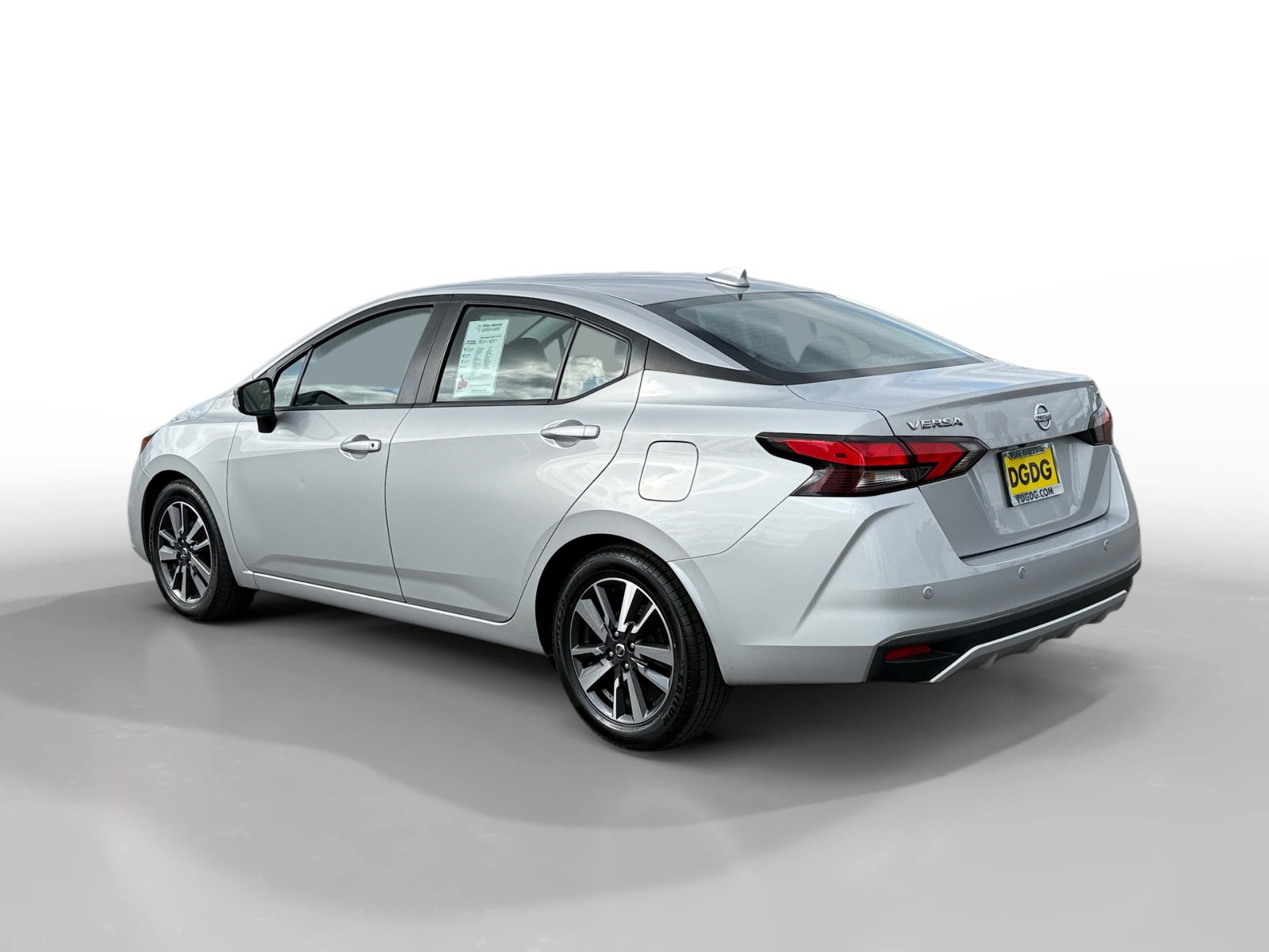 2021 Nissan Versa 1.6 SV photo 2