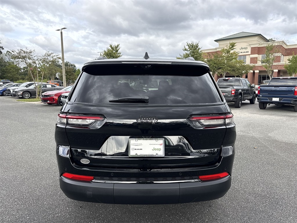 2025 Jeep Grand Cherokee Limited photo 3