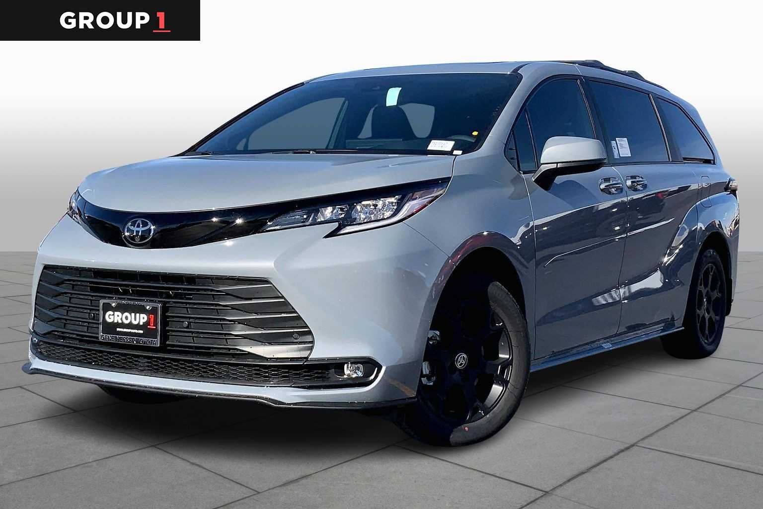 2026 Toyota Sienna Woodland Edition's photo