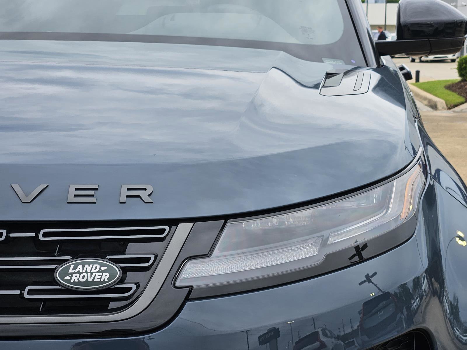 2026 Land Rover Range Rover Evoque Dynamic SE photo 8