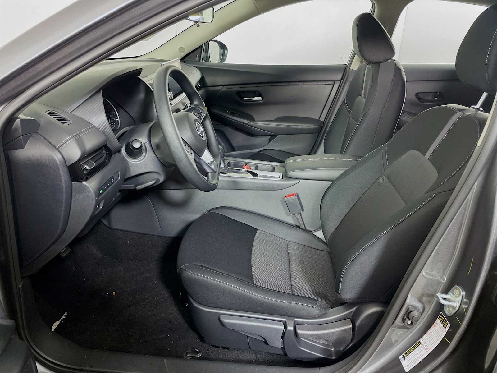 2025 Nissan Sentra SV photo 4