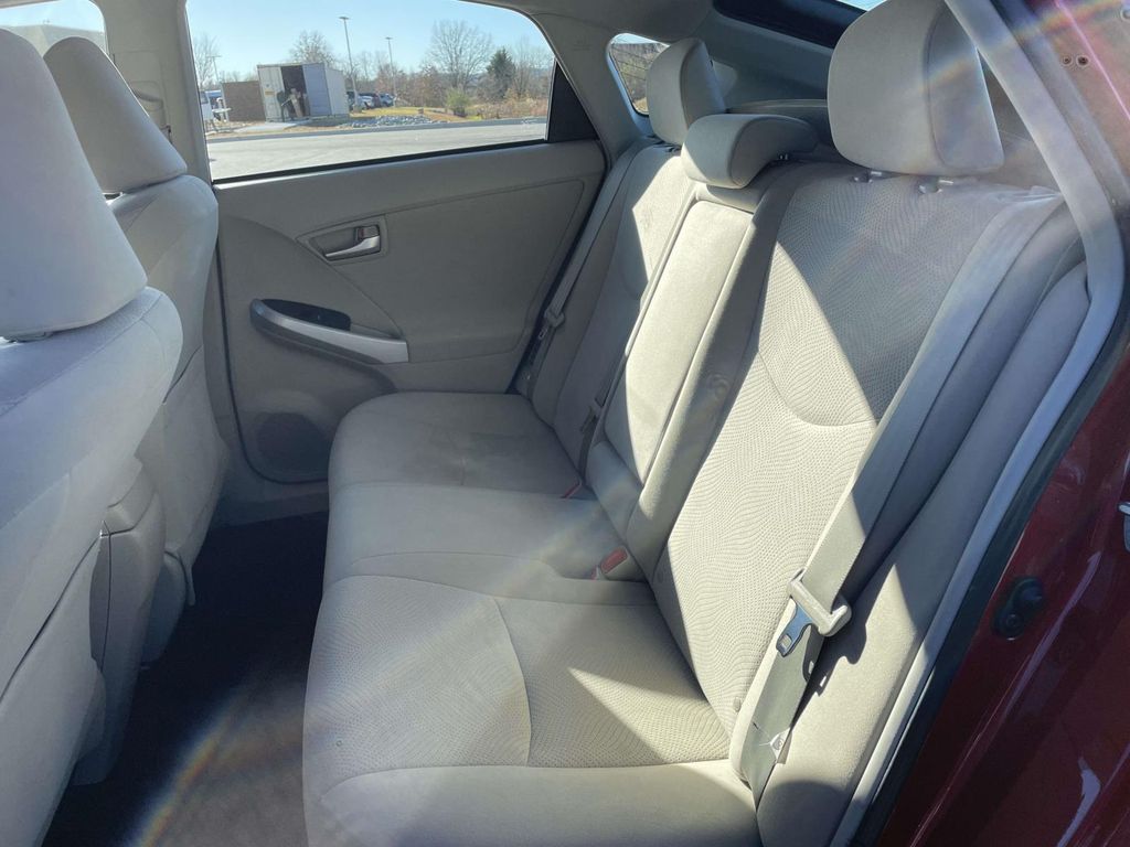 2014 Toyota Prius Three photo 3