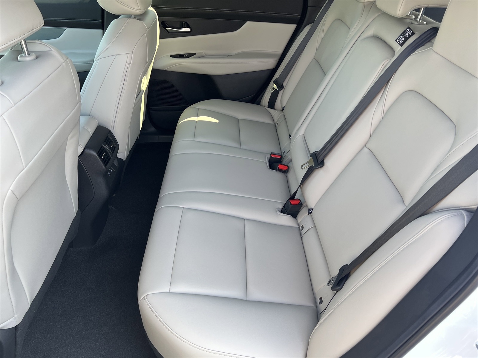2025 Nissan Murano SL photo 17