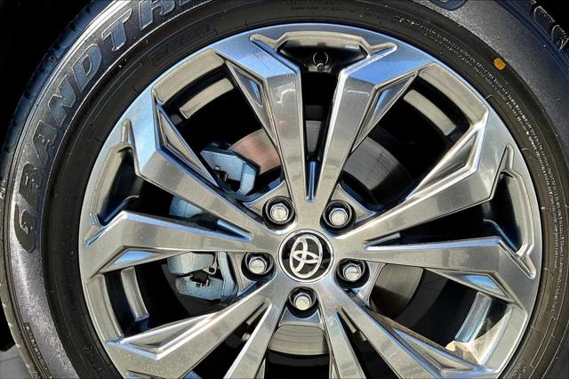 2025 Toyota RAV4 Hybrid XLE Premium photo 10