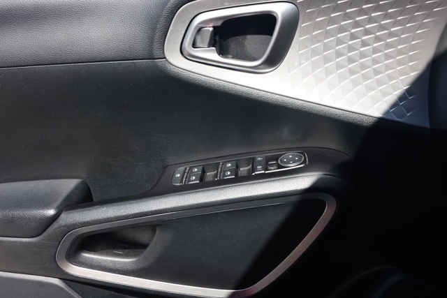 2023 Kia Soul LX photo 22