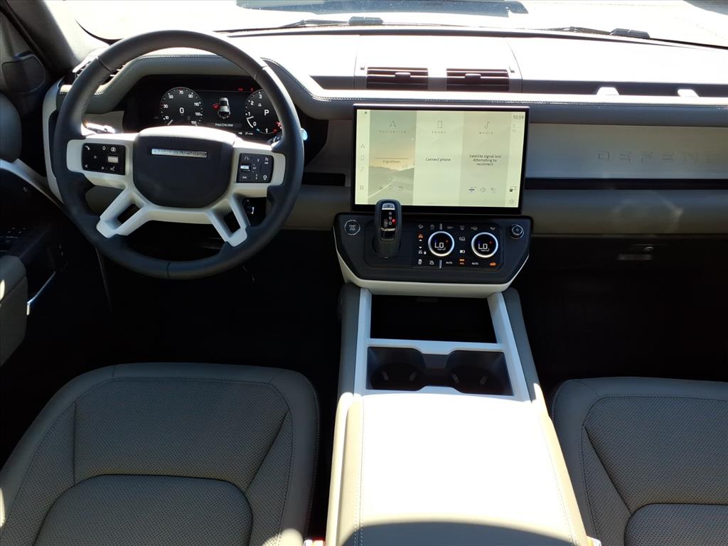 2026 Land Rover Defender 110 photo 2