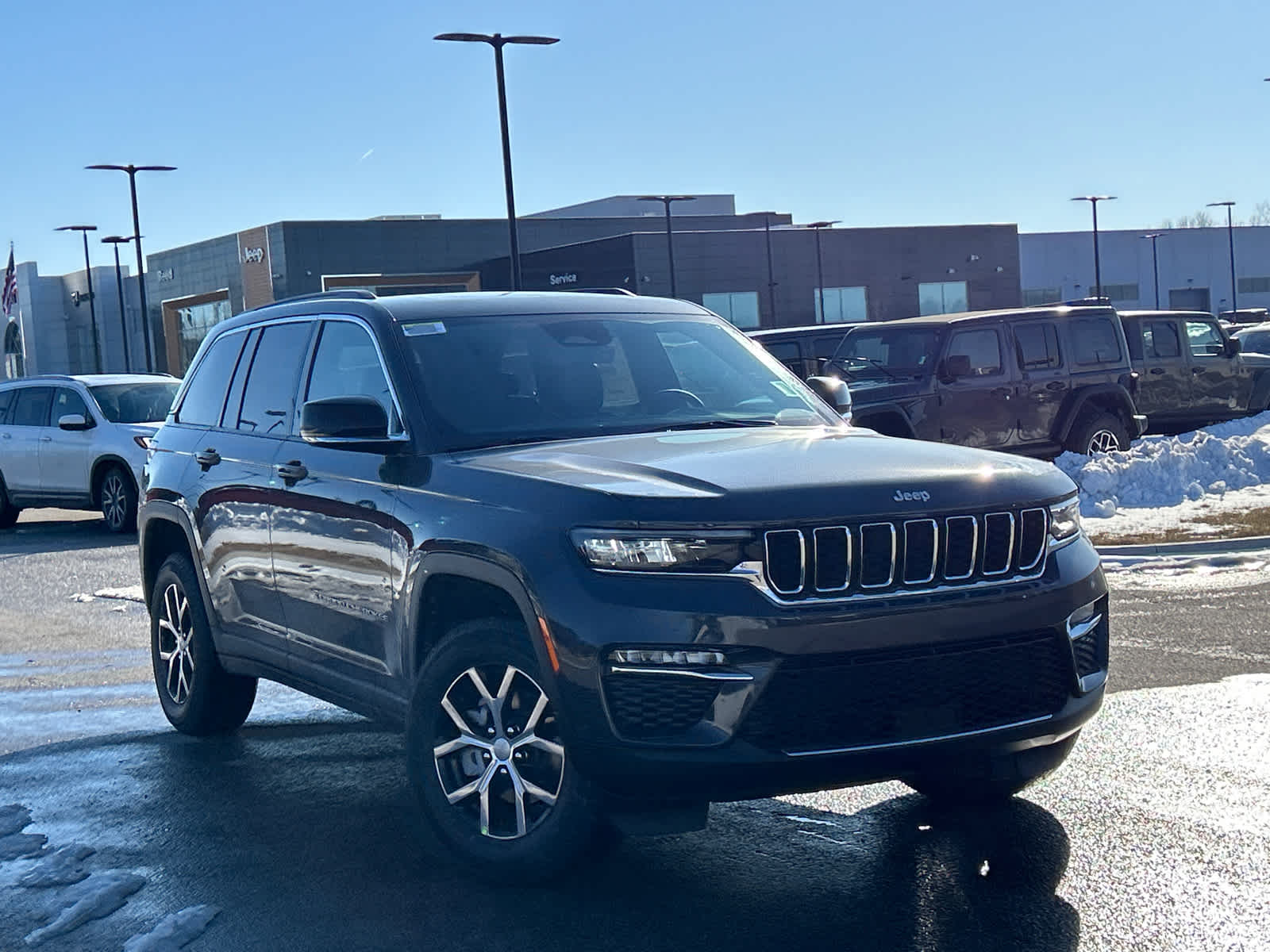 2025 Jeep Grand Cherokee Limited photo 3