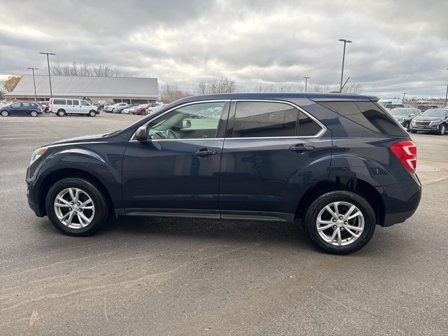 2017 Chevrolet Equinox LS photo 3