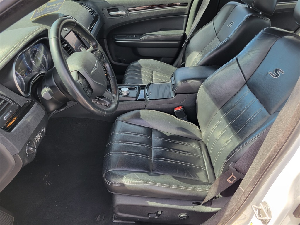 2021 Chrysler 300 S photo 10