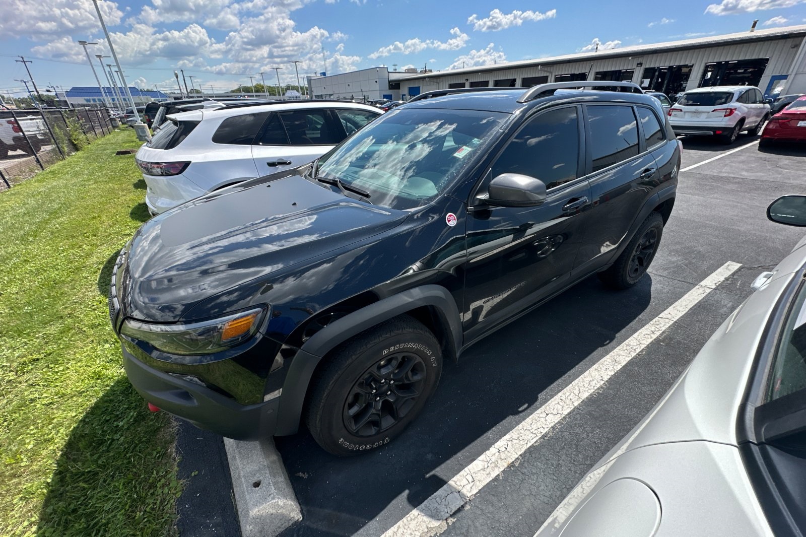 2019 Jeep Cherokee Trailhawk photo 2