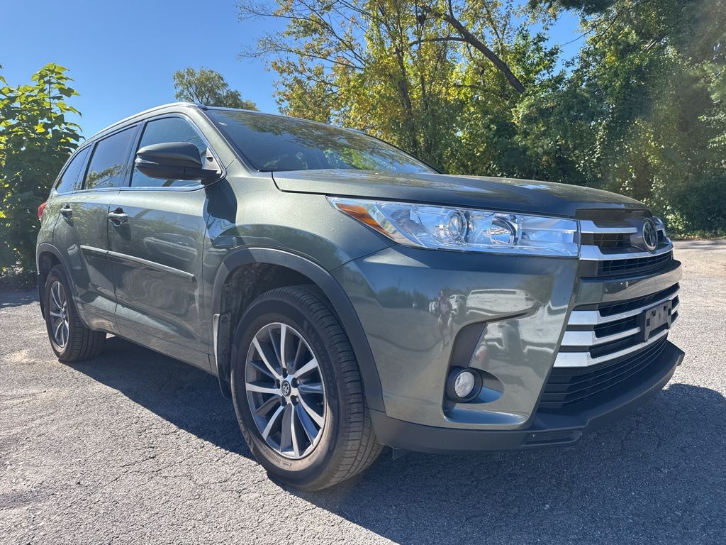 2017 Toyota Highlander SE XLE photo 2