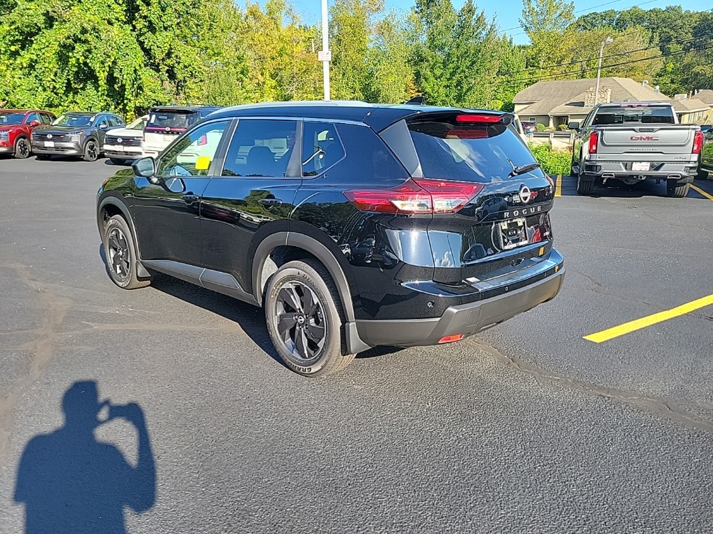 2026 Nissan Rogue SV photo 2