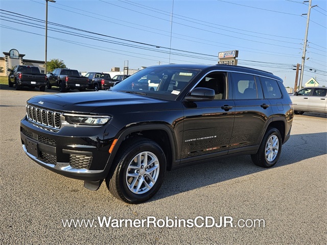 2025 Jeep Grand Cherokee Laredo photo 3