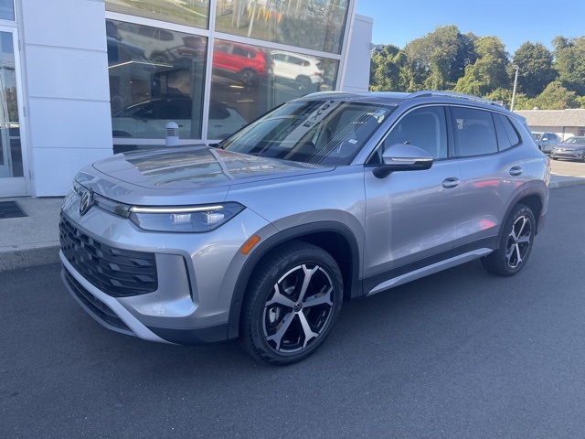 2025 Volkswagen Tiguan SE photo 2