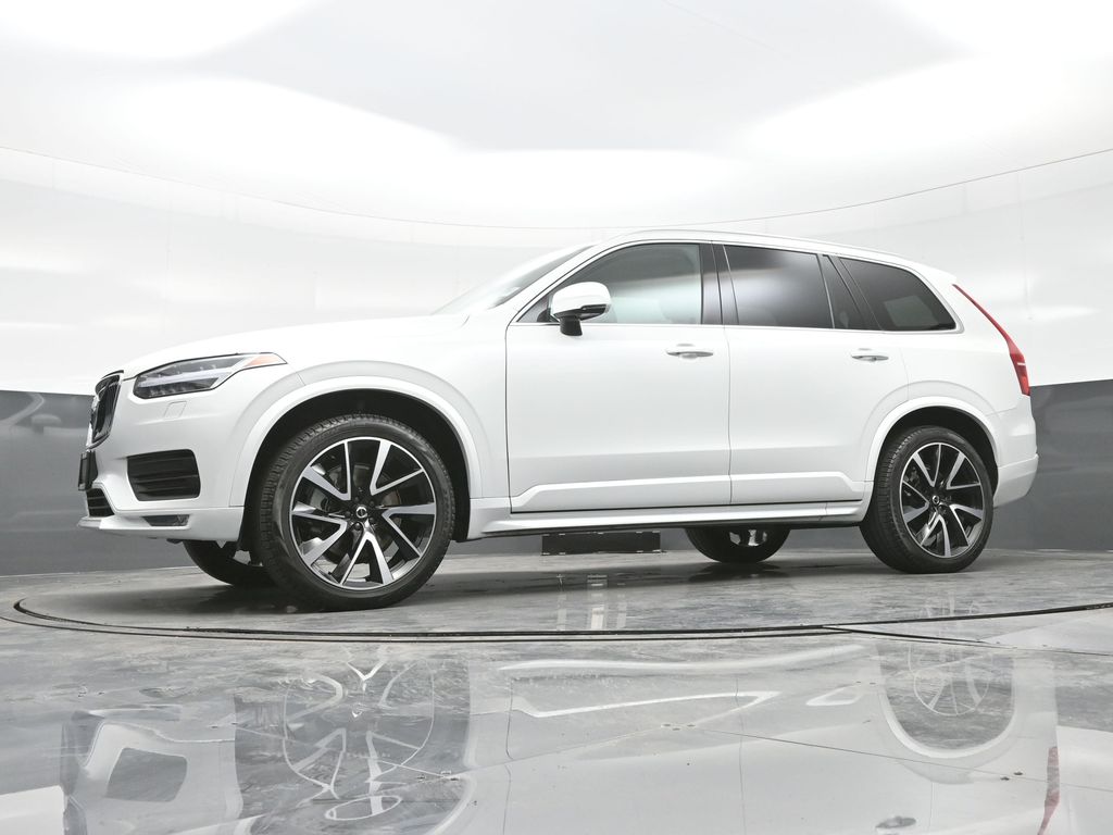 2022 Volvo XC90 T6 Momentum photo 19