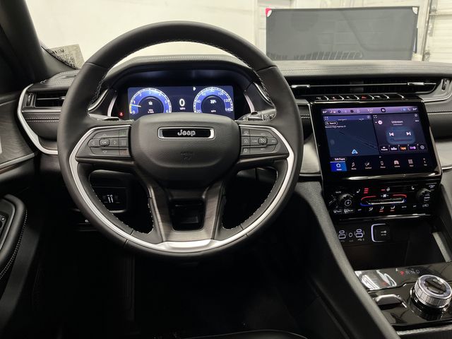 2025 Jeep Grand Cherokee Limited photo 4