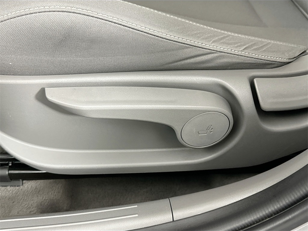 2024 Hyundai Elantra SEL photo 23