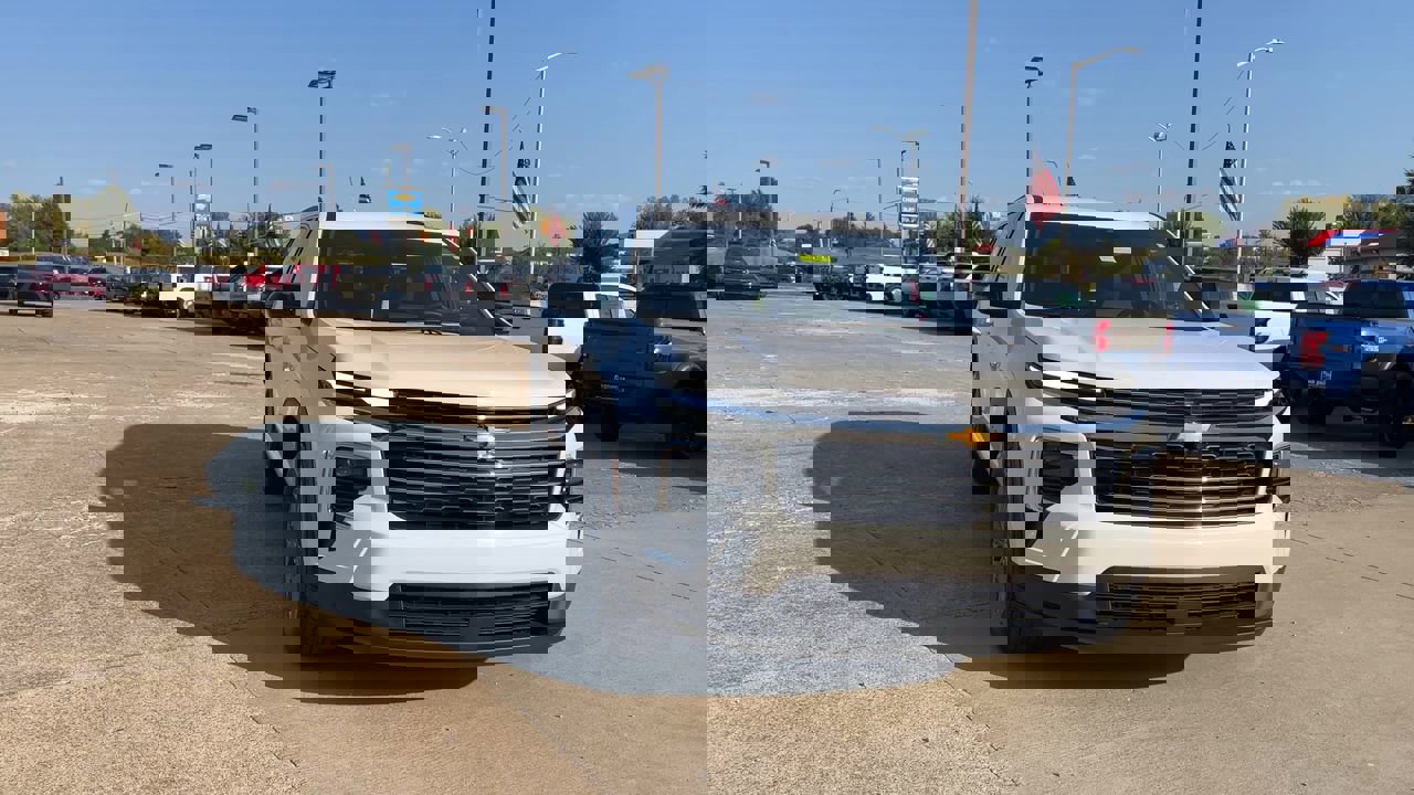 2025 Chevrolet Traverse photo 2