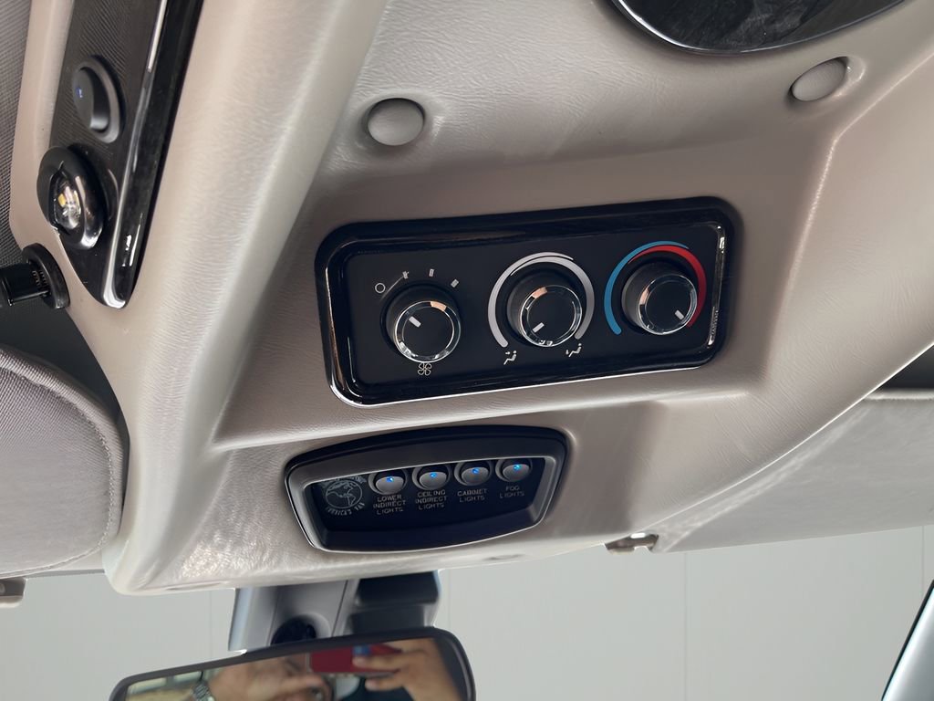 2025 Gmc Savana Cargo 2500 photo 31
