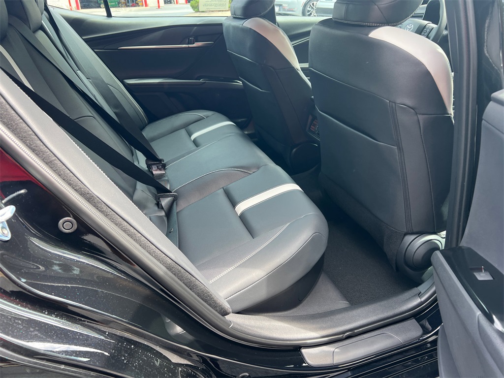 2025 Toyota Camry SE photo 15