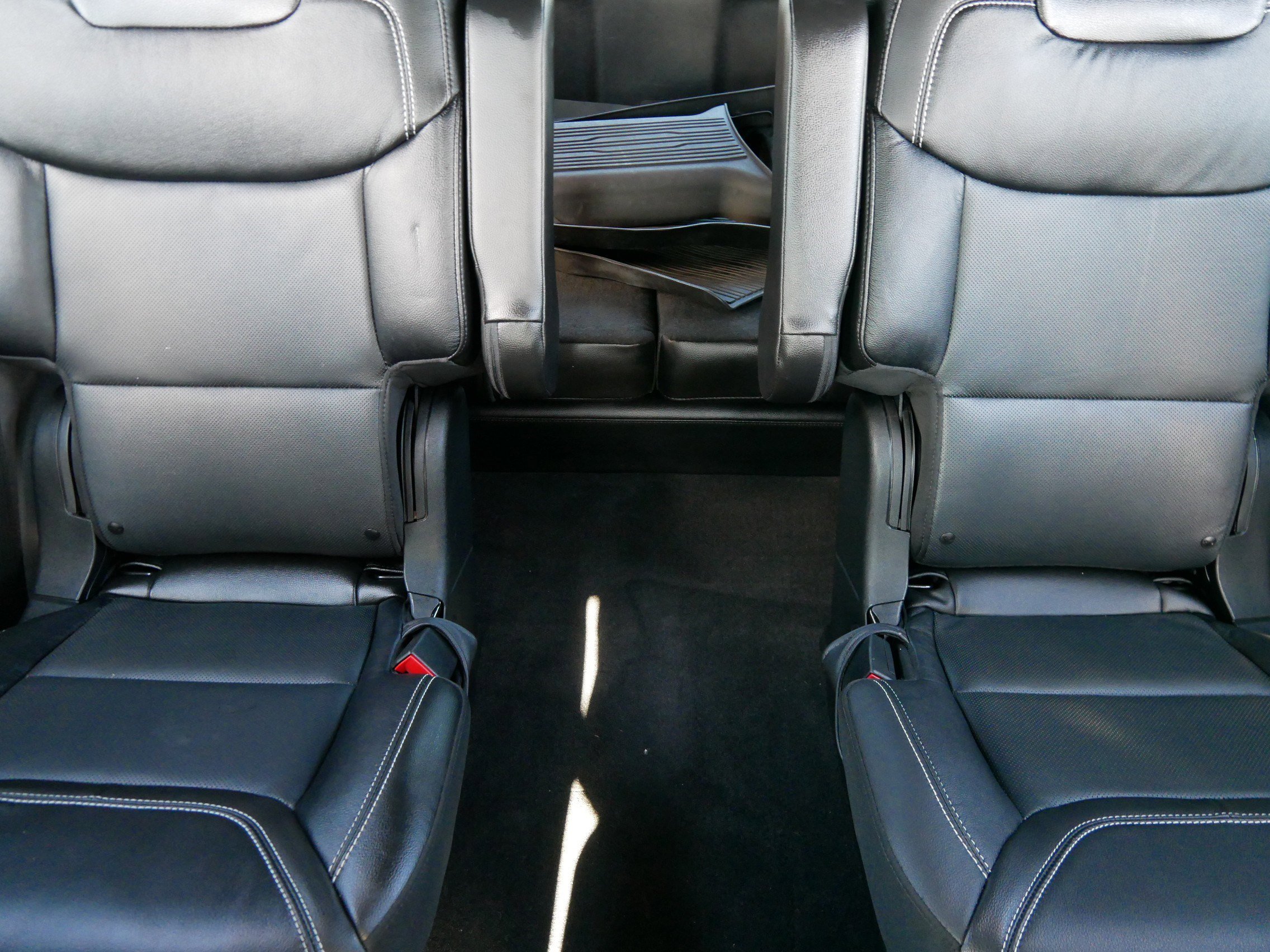 2023 Ford Explorer ST photo 13