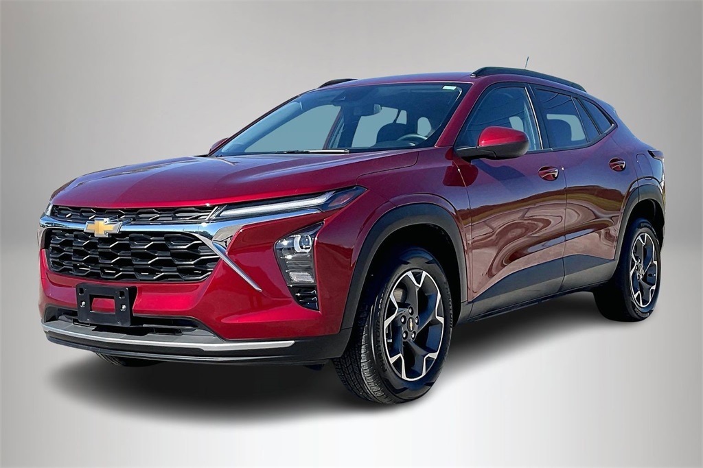 2024 Chevrolet Trax LT photo 2