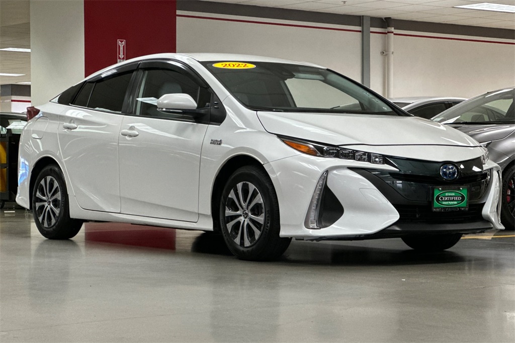 2022 Toyota Prius Prime XLE photo 2