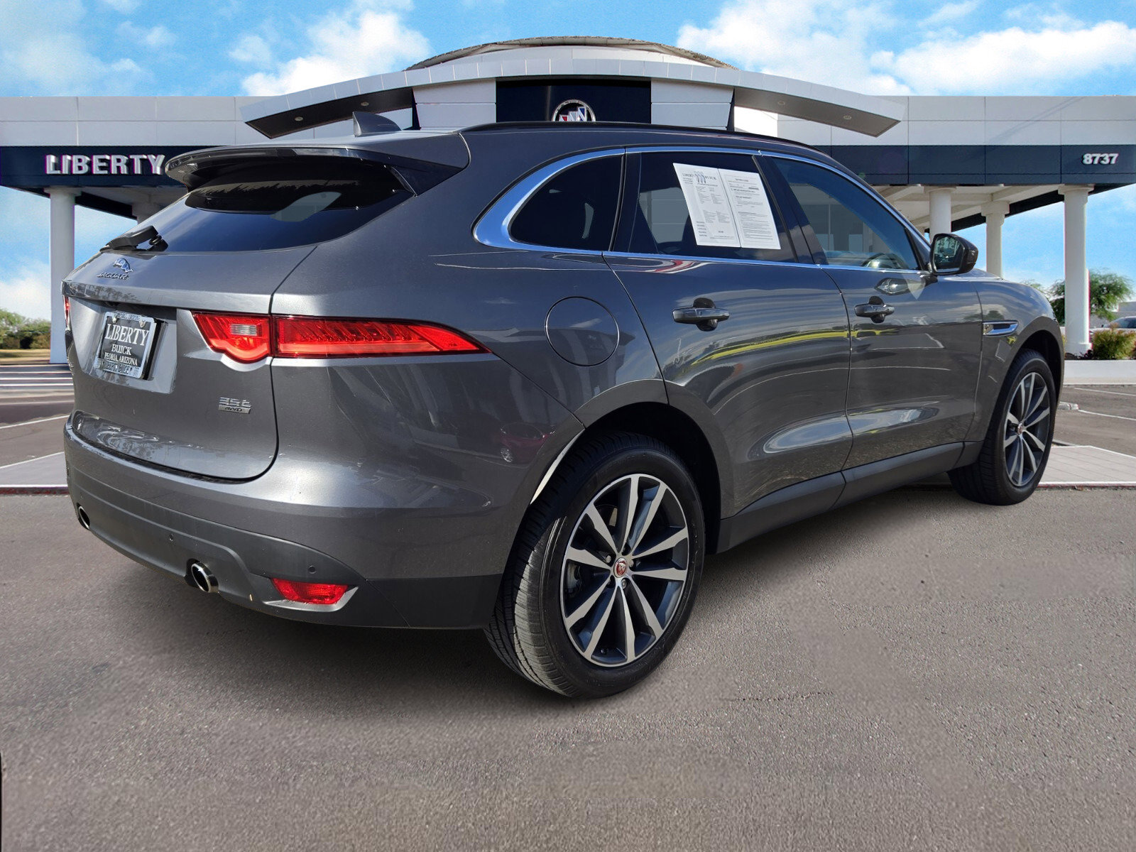 2018 Jaguar F-PACE Prestige photo 3