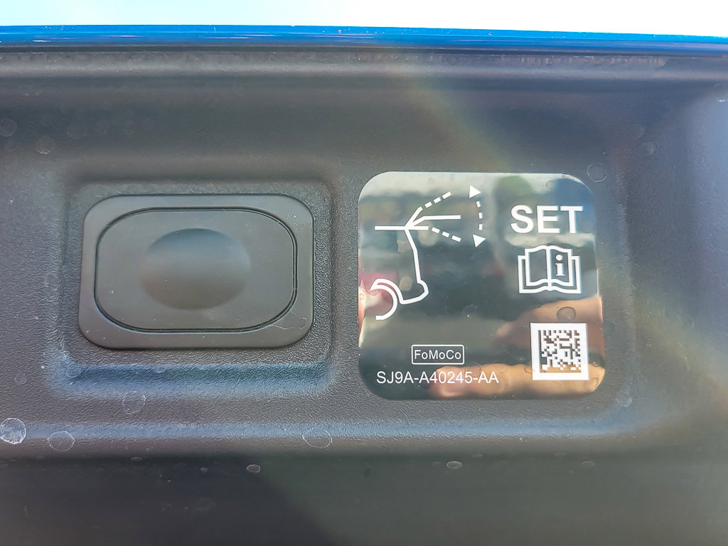 2025 FORD MUSTANG MACH-E - Image 19