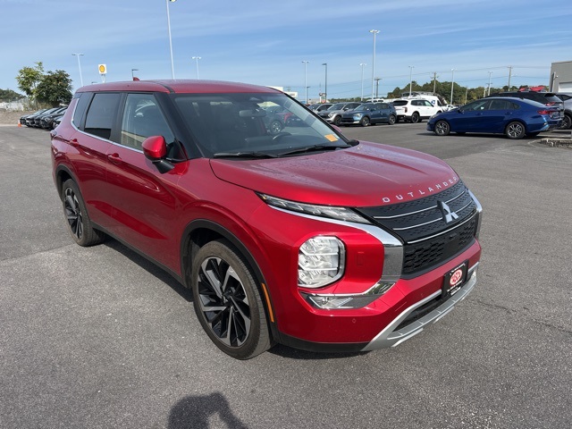 2022 Mitsubishi Outlander SE photo 2