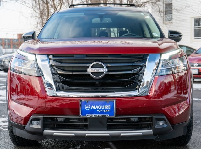 2022 Nissan Pathfinder Platinum photo 2
