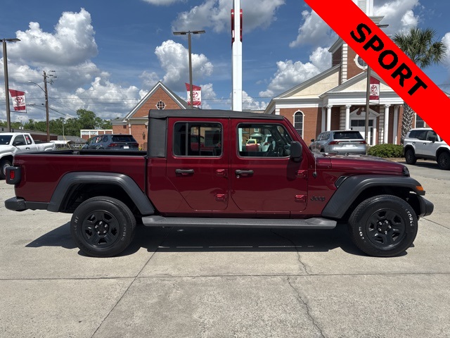 2021 Jeep Gladiator Sport photo 2
