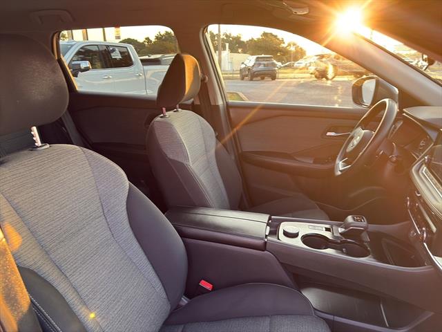 2023 Nissan Rogue SV photo 7