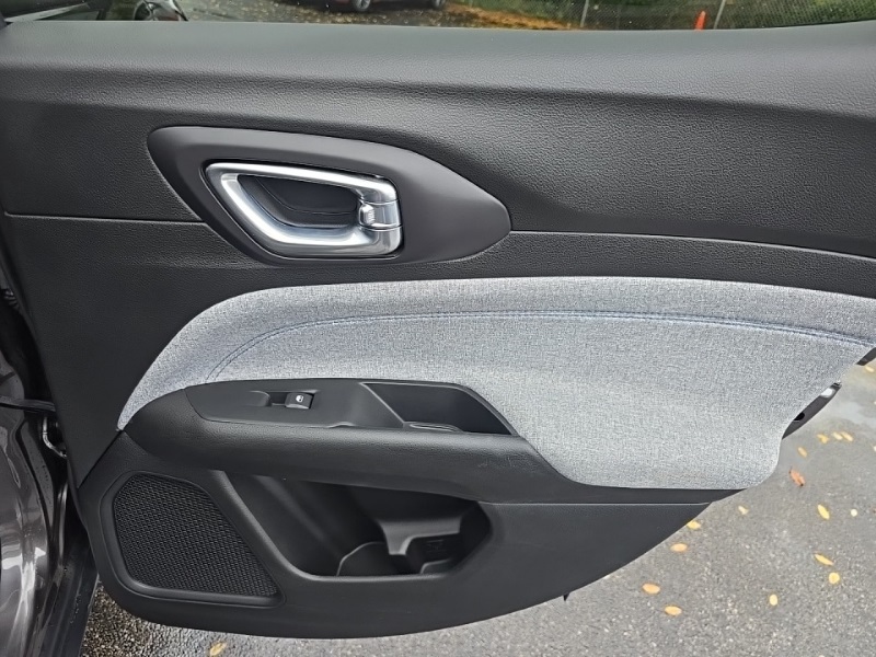 2022 Jeep Compass Latitude photo 25