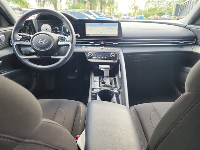 2023 Hyundai Elantra SEL photo 11