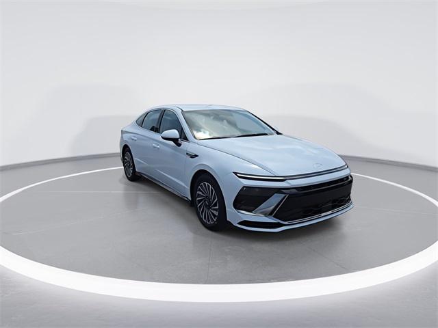 2025 Hyundai Sonata Hybrid SEL photo 2