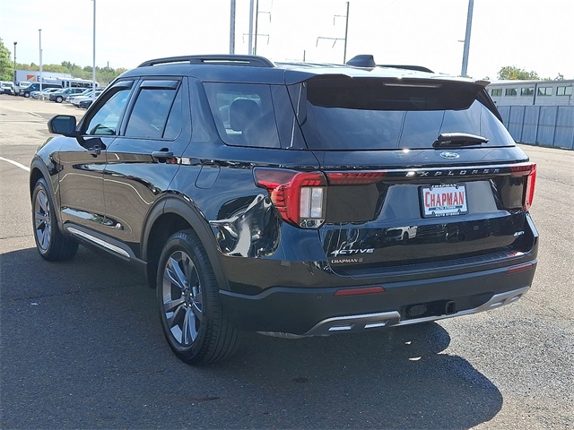 2025 Ford Explorer photo 3