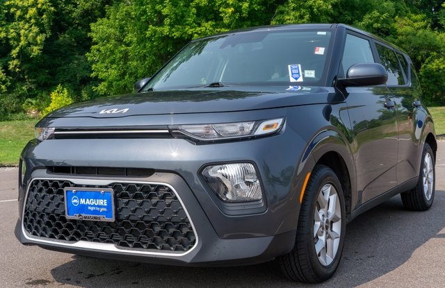 2022 Kia Soul S photo 2