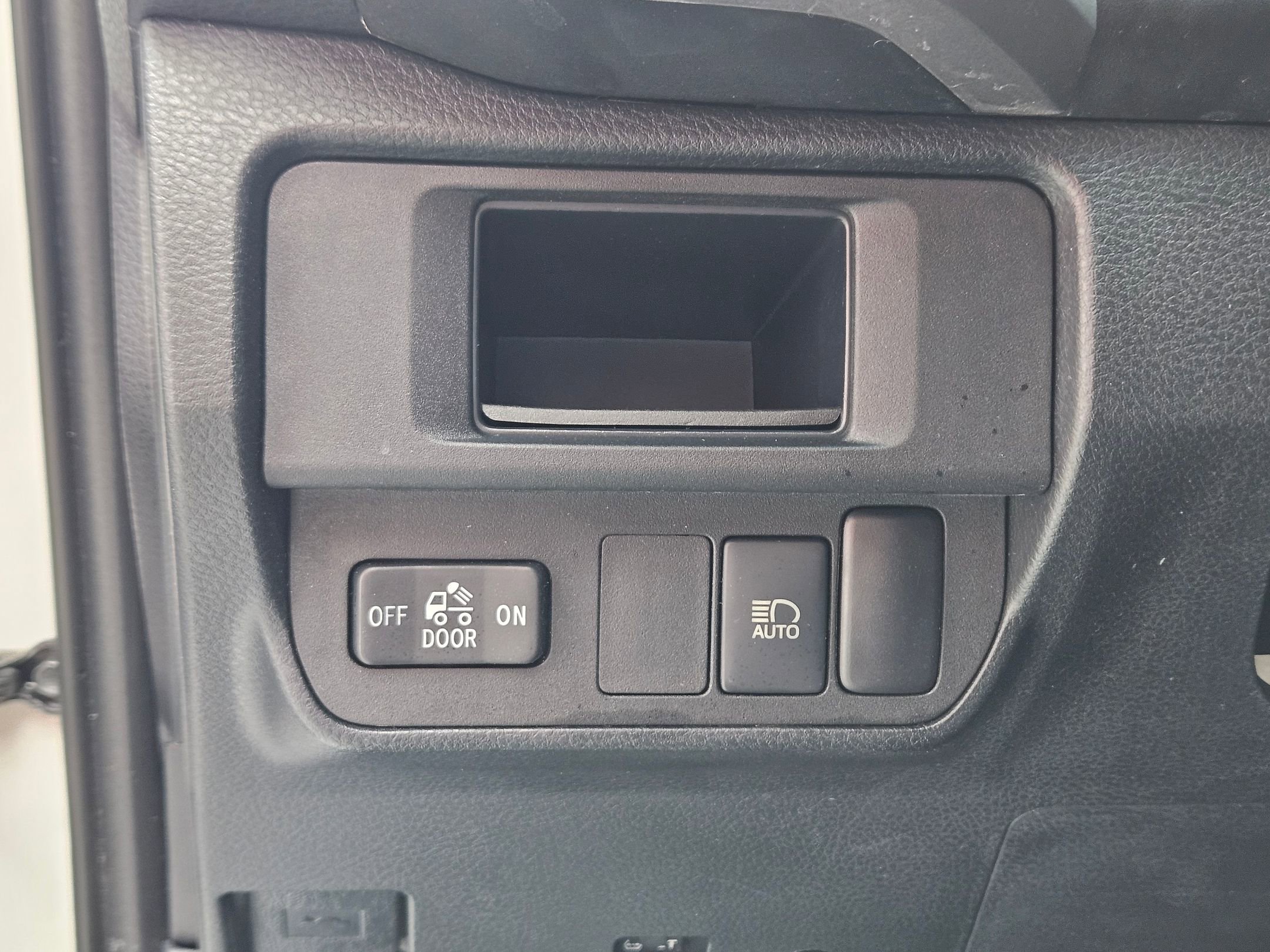 2018 Toyota Tacoma SR5 photo 18