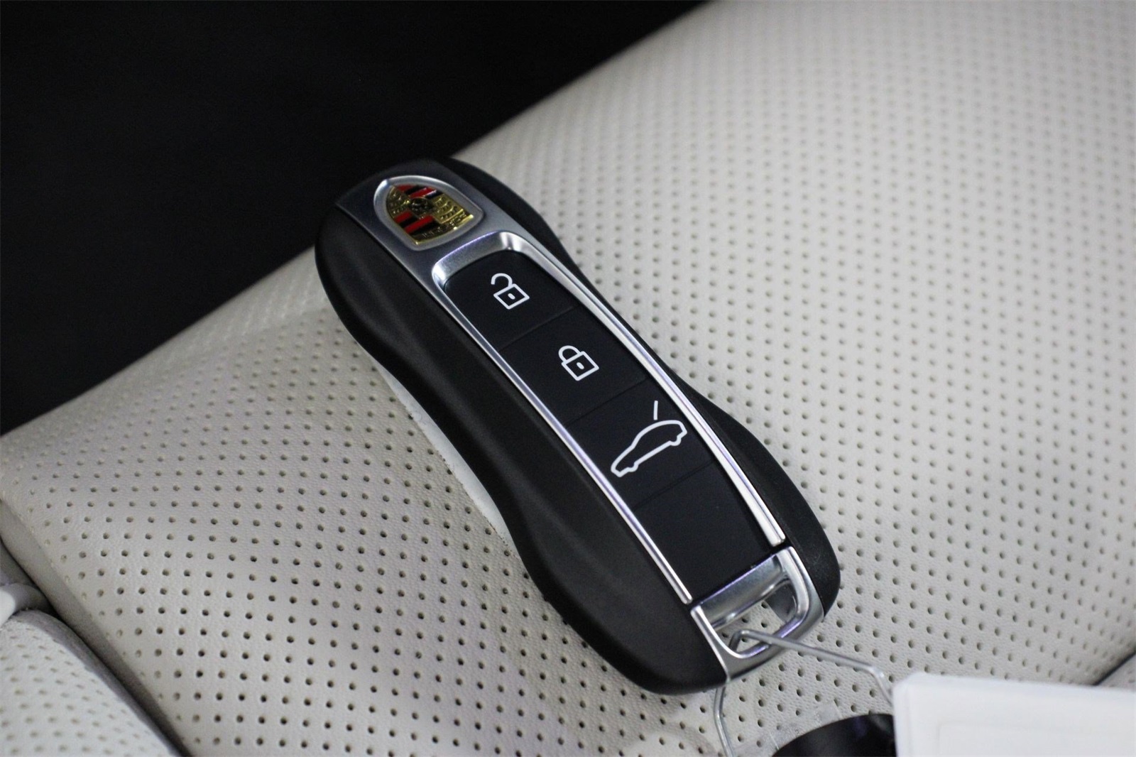2025 Porsche Panamera 4 photo 22