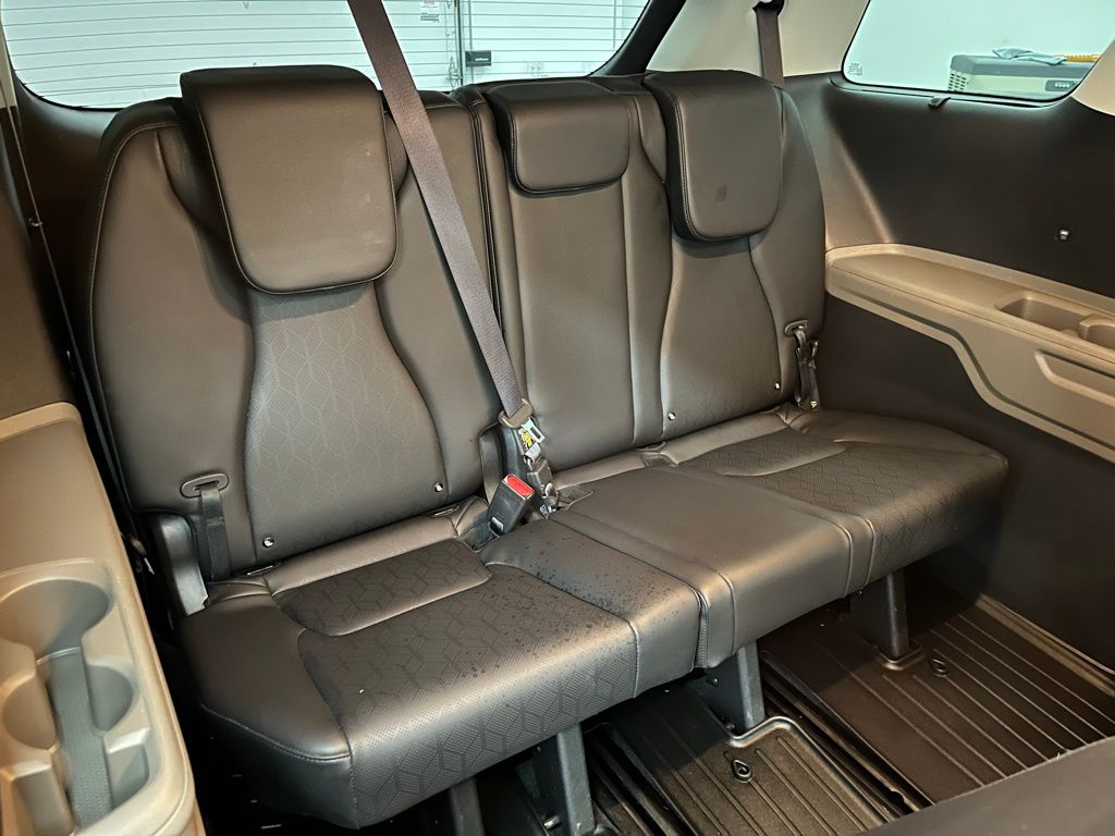 2025 Kia Carnival EX photo 21
