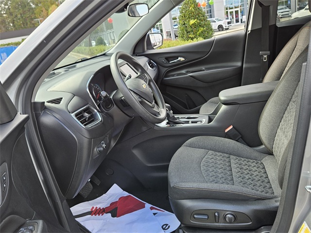 2023 Chevrolet Equinox LT photo 2
