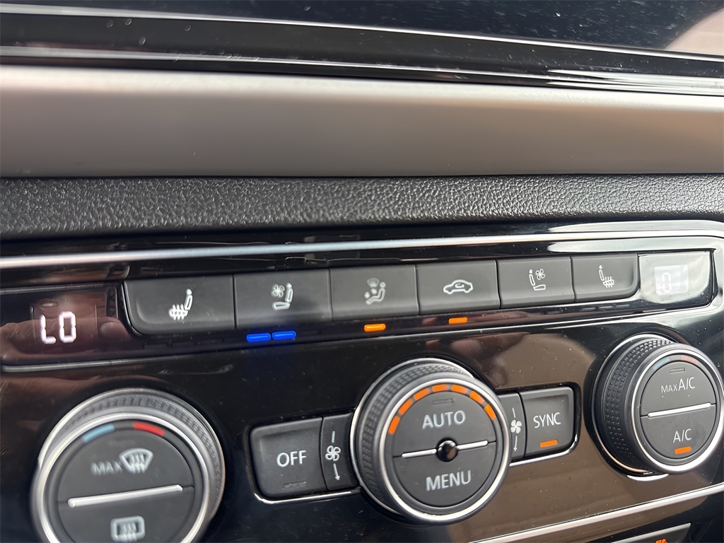 2023 Volkswagen Atlas Cross Sport V6 SEL Premium R-Line photo 22