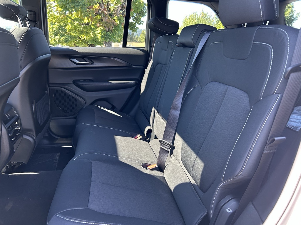 2025 Jeep Grand Cherokee Laredo X photo 24