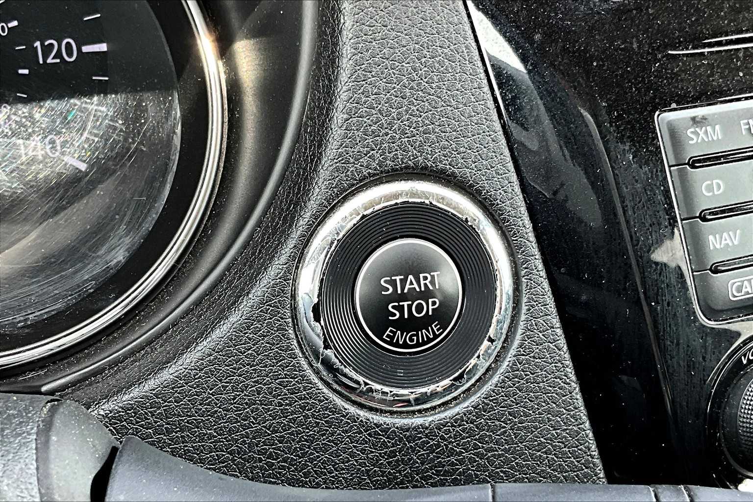 2016 Nissan Rogue SV photo 28