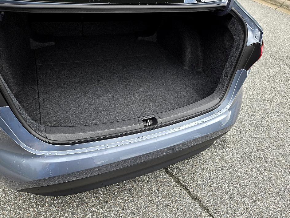 2025 Toyota Corolla LE photo 15