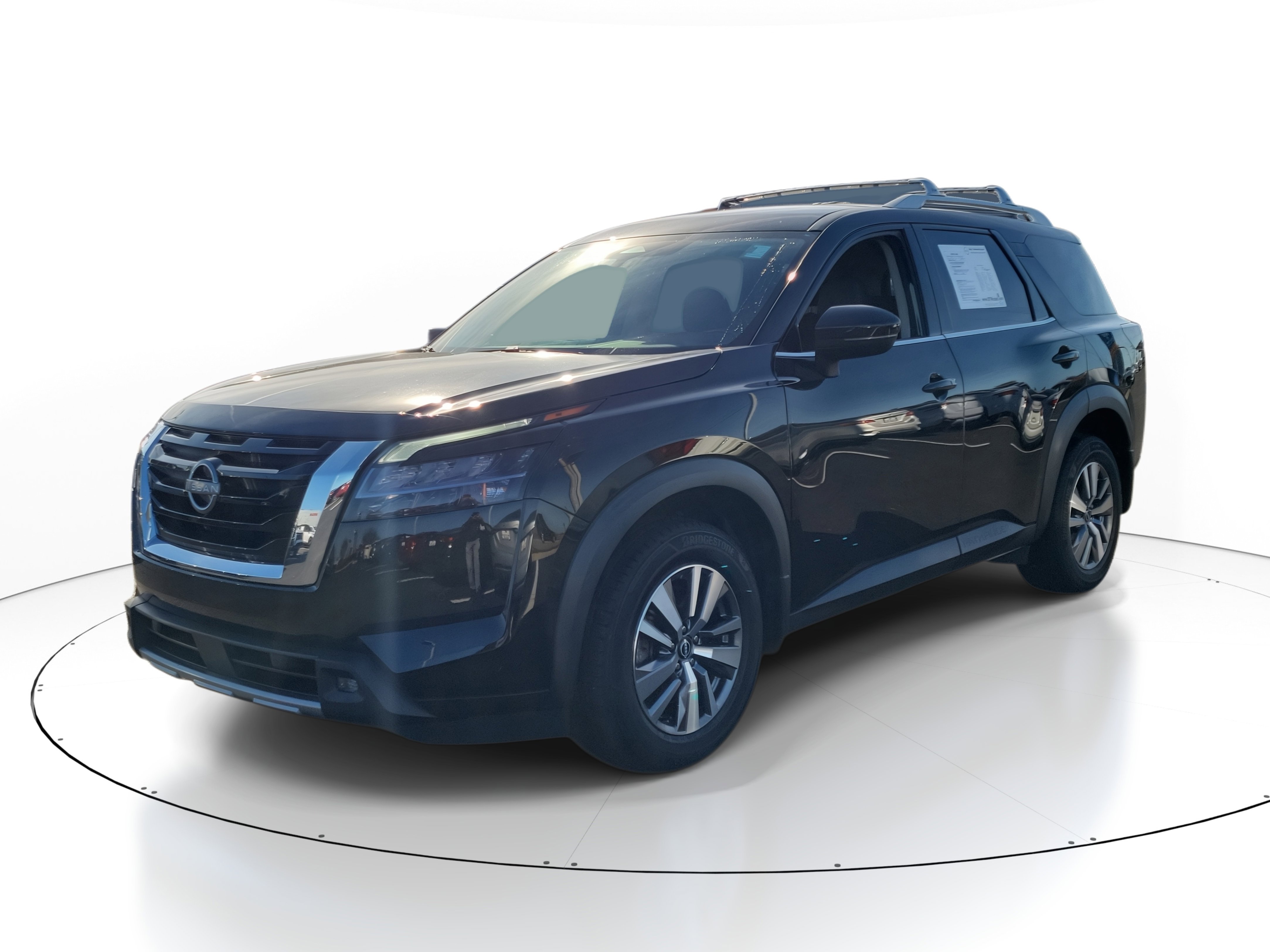 2022 Nissan Pathfinder SL photo 2